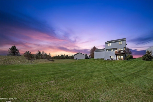 view of yard at dusk