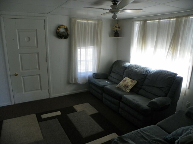 living area featuring ceiling fan