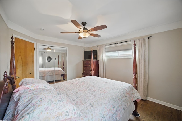 bedroom featuring a ceiling fan, baseboards, dark wood finished floors, and a closet