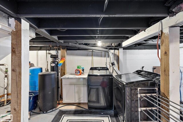455 Garfield Rd, Fostoria, MI 48435 - laundry room featuring separate washer and dryer and laundry area