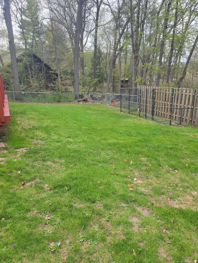 view of yard featuring a fenced backyard