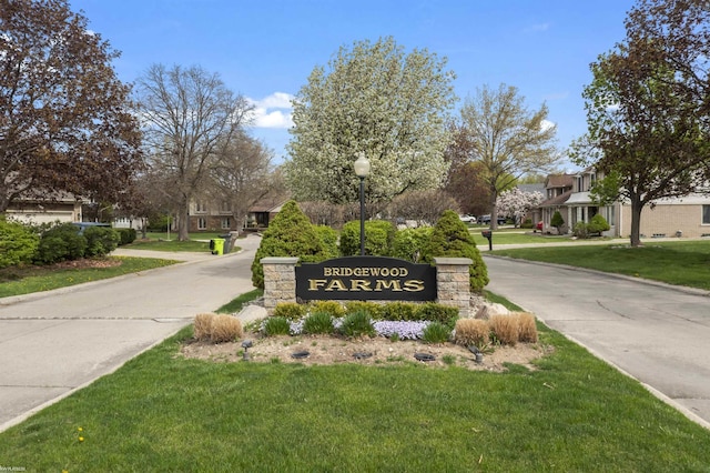 community / neighborhood sign with a yard and a residential view