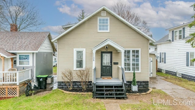bungalow-style home featuring a front yard