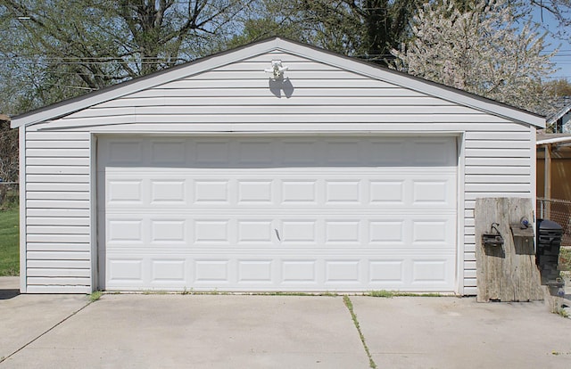 view of detached garage