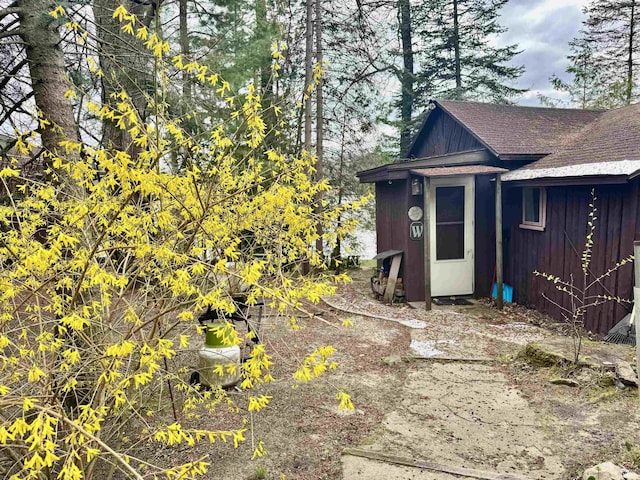 view of outbuilding