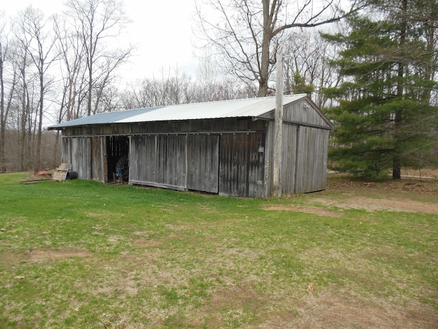 view of pole building with a lawn