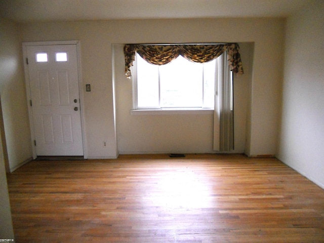 entryway featuring visible vents and wood finished floors