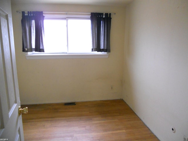 spare room featuring visible vents and light wood-style flooring