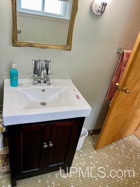 bathroom with vanity
