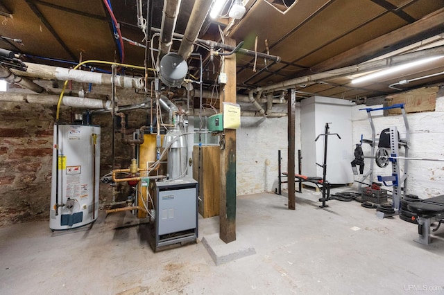 unfinished below grade area featuring gas water heater