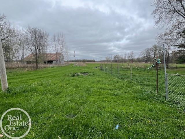 view of yard with a rural view