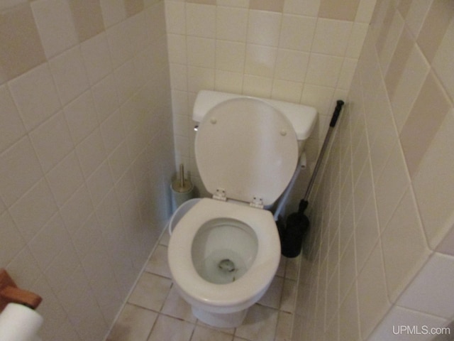 25485 Opal Rd, Watton, MI 49970 - bathroom featuring tile walls and tile patterned floors