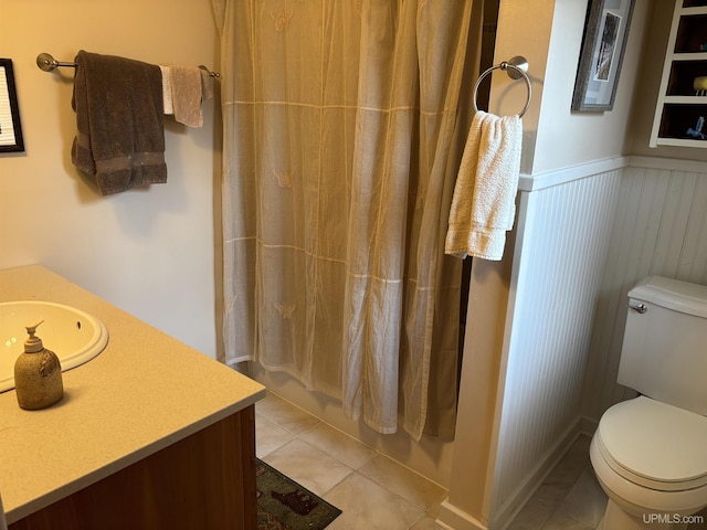 full bath with toilet, vanity, and wainscoting