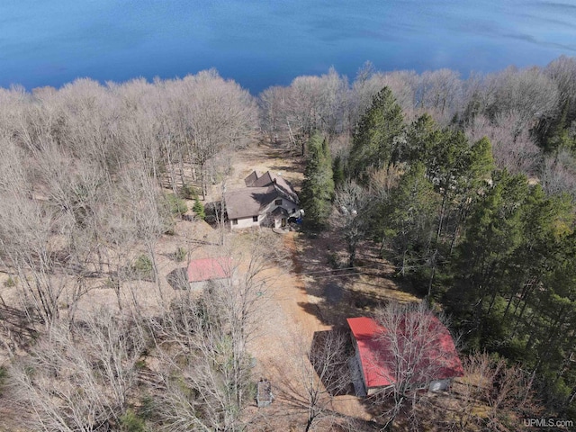 birds eye view of property featuring a wooded view