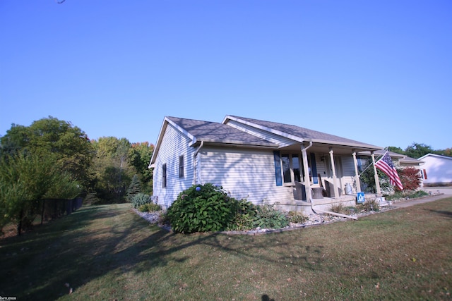 view of front facade with a front yard and covered porch