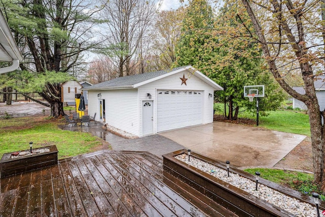 view of detached garage