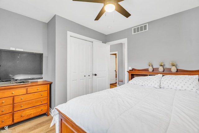 bedroom with light wood-style flooring, a closet, and ceiling fan