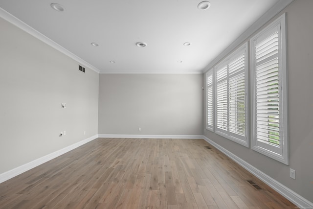 835 Crestwood Ln, Rochester Hills, MI 48309 - empty room featuring wood finished floors, baseboards, crown molding, and recessed lighting