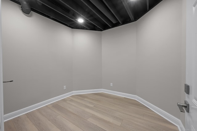 835 Crestwood Ln, Rochester Hills, MI 48309 - unfurnished room featuring light wood-style flooring and baseboards