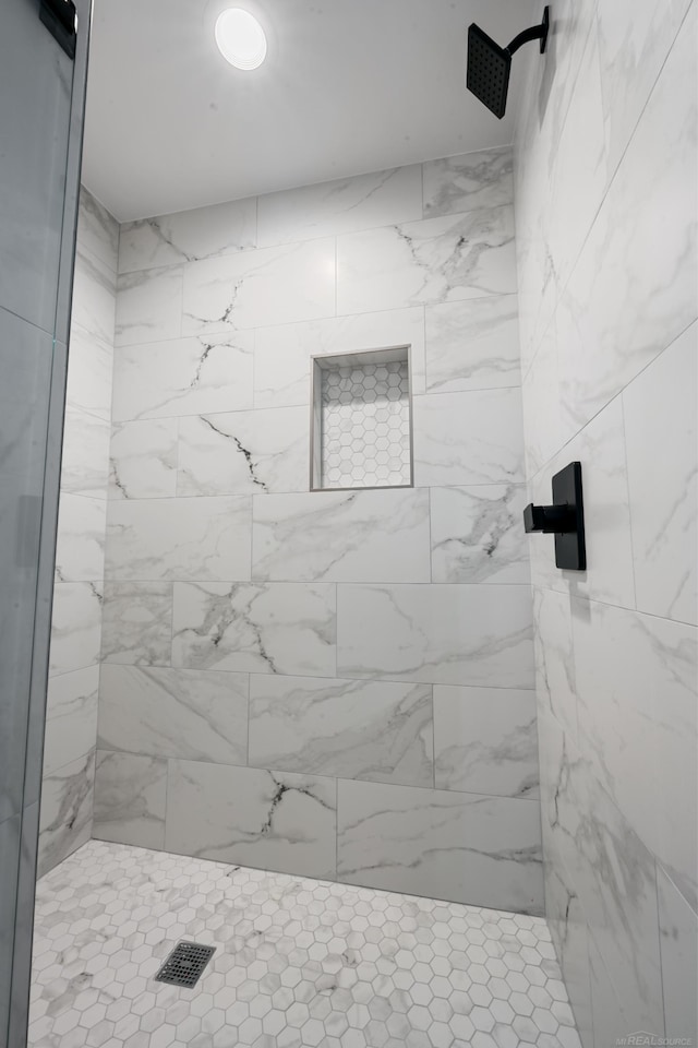 835 Crestwood Ln, Rochester Hills, MI 48309 - full bath with a tile shower