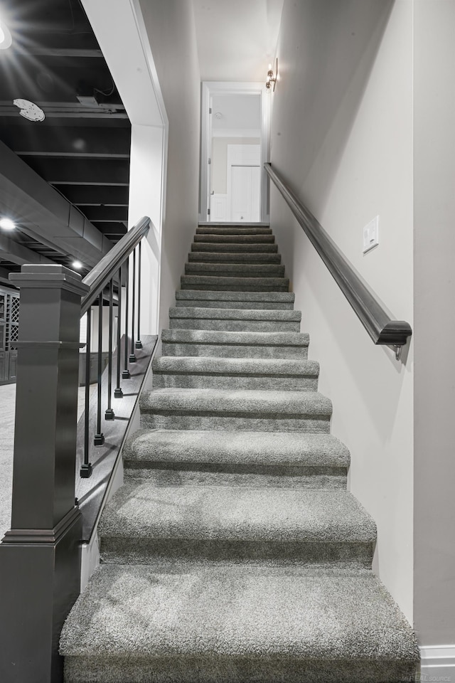 835 Crestwood Ln, Rochester Hills, MI 48309 - view of stairway