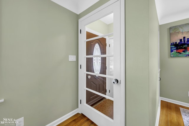 entryway featuring wood finished floors and baseboards