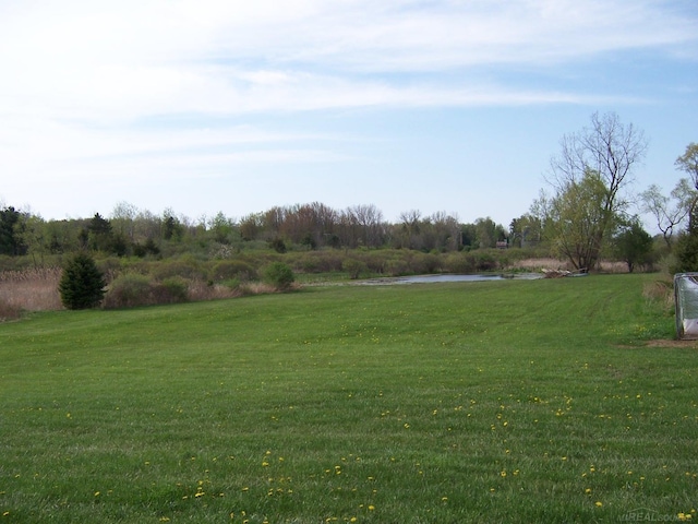 view of grassy yard with a water view