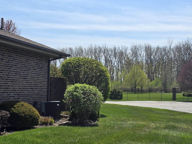 2707 Inverness Dr, Bay City, MI 48706 - view of yard featuring central AC