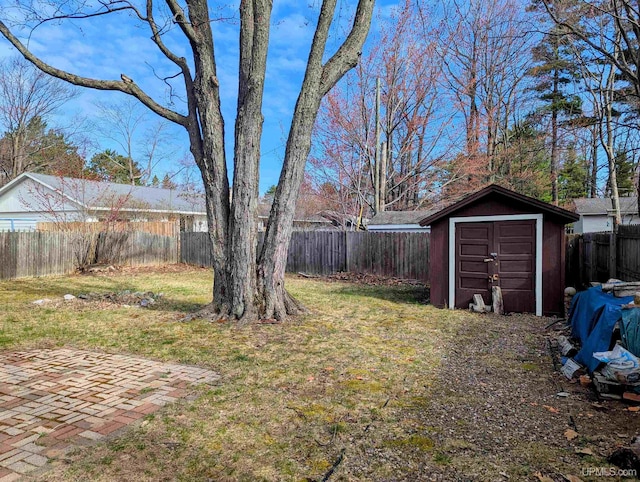 view of yard featuring a shed and an outdoor structure