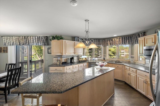 53633 Cherrywood Dr, Shelby Twp, MI 48315 - kitchen featuring a sink, light brown cabinets, stainless steel appliances, a center island, and recessed lighting