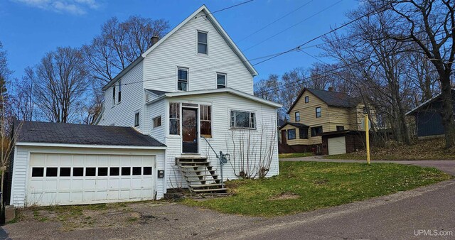 507 4th St, Houghton, MI 49931 - traditional-style house featuring a chimney, entry steps, and a front yard
