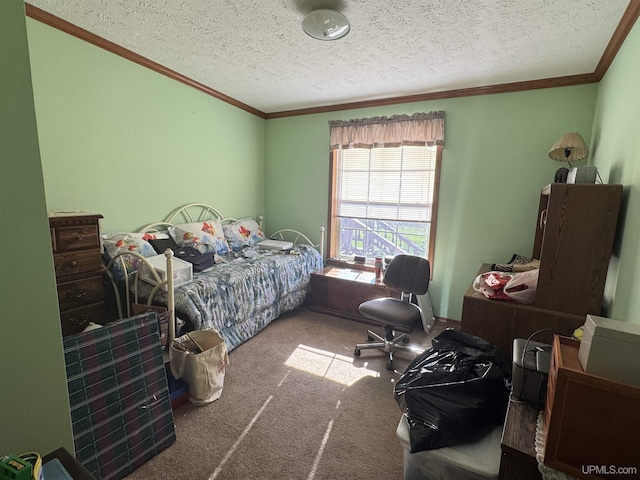 5278 27.5 Rd, Gladstone, MI 49837 - bedroom featuring crown molding, carpet, and a textured ceiling
