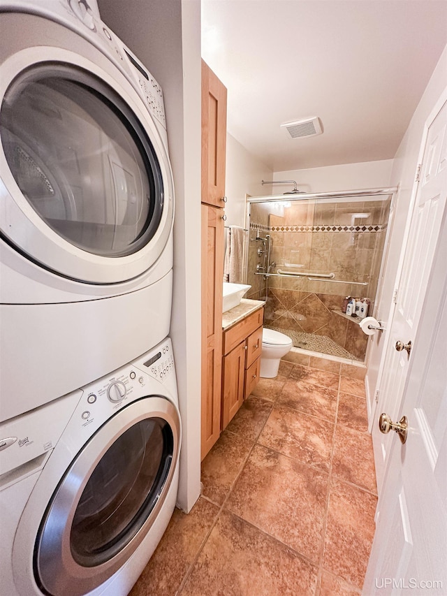 2246 Allen St, Marquette, MI 49855 - laundry room featuring estacked washer and dryer