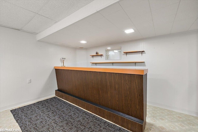 indoor wet bar featuring baseboards