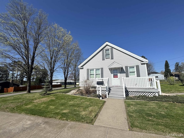 1100 Poplar Ave, Crystal Falls, MI 49920 - bungalow-style house with a front lawn