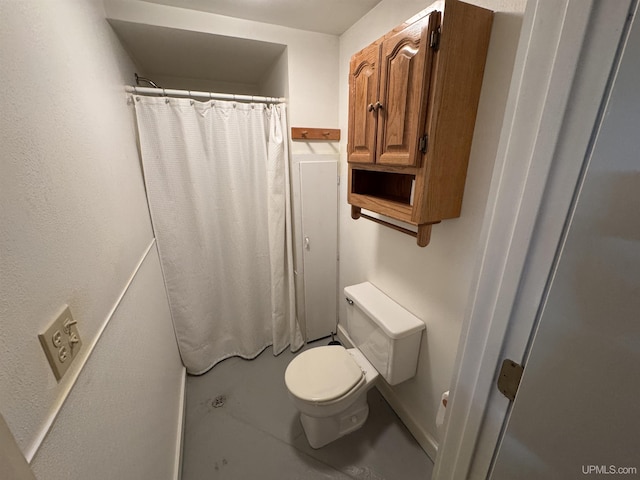 1100 Poplar Ave, Crystal Falls, MI 49920 - full bath with toilet and curtained shower