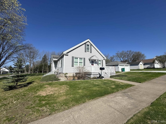 1100 Poplar Ave, Crystal Falls, MI 49920 - bungalow-style home with a front yard