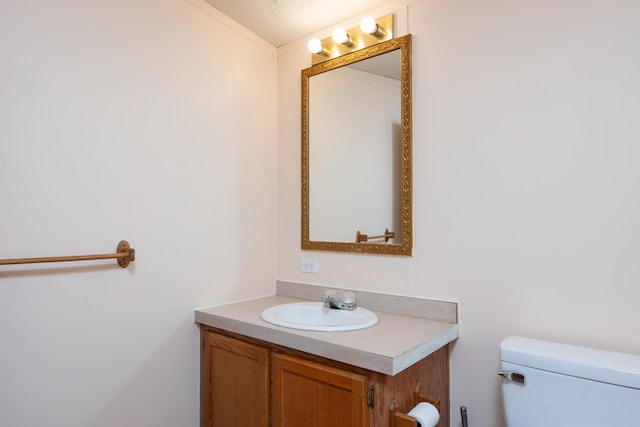 1448 W Sian Dr, Sanford, MI 48657 - bathroom featuring toilet, vanity, and a textured ceiling