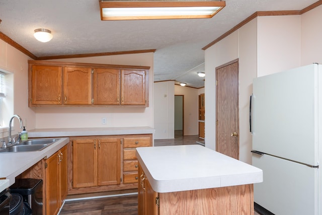 1448 W Sian Dr, Sanford, MI 48657 - kitchen with freestanding refrigerator, a sink, a textured ceiling, crown molding, and dark wood-style flooring