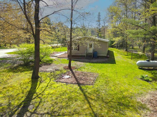1448 W Sian Dr, Sanford, MI 48657 - view of green lawn featuring entry steps