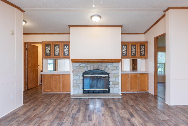 1448 W Sian Dr, Sanford, MI 48657 - unfurnished living room with wood finished floors, a textured ceiling, plenty of natural light, and crown molding