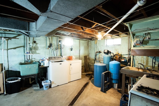 410 E Nicol Rd, Sandusky, MI 48471 - below grade area featuring washing machine and dryer, a sink, a water pressure tank, and a water softener system