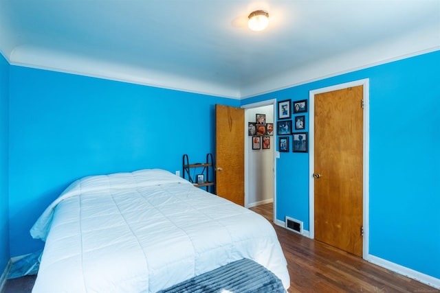 410 E Nicol Rd, Sandusky, MI 48471 - bedroom with wood finished floors and baseboards