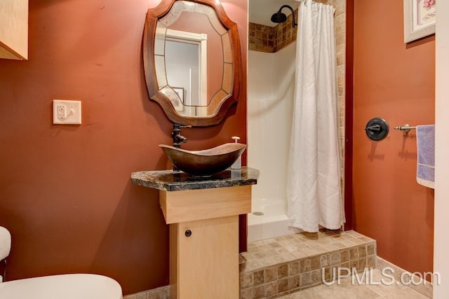 212 S 1st Ave, Escanaba, MI 49829 - full bathroom featuring a sink, toilet, and a shower with shower curtain