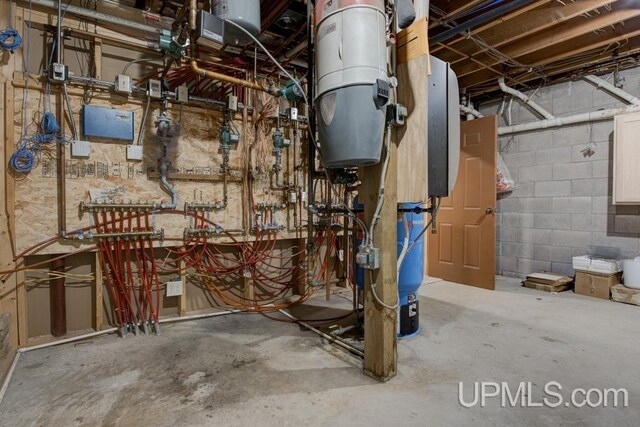 212 S 1st Ave, Escanaba, MI 49829 - utilities featuring a central vacuum unit