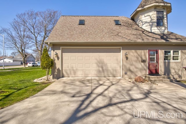 212 S 1st Ave, Escanaba, MI 49829 - garage with concrete driveway