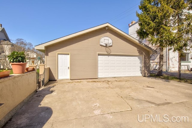 212 S 1st Ave, Escanaba, MI 49829 - detached garage featuring fence