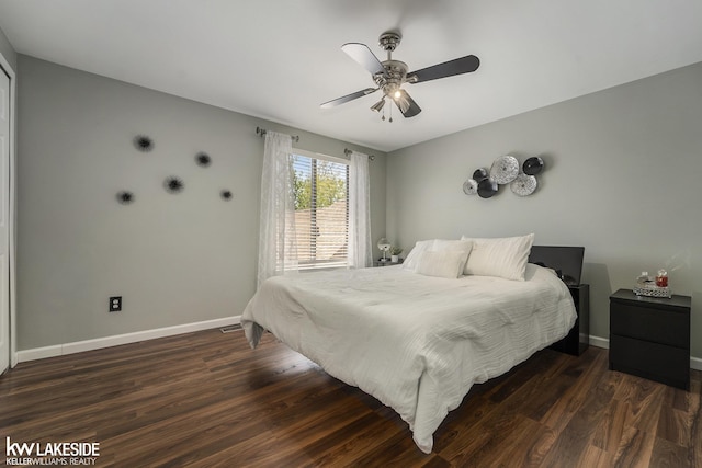 bedroom featuring wood finished floors, baseboards, and a ceiling fan