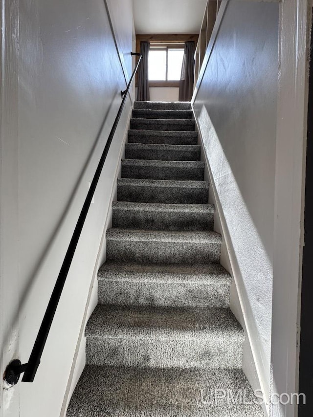 437 N Main St, Lanse, MI 49946 - view of stairs