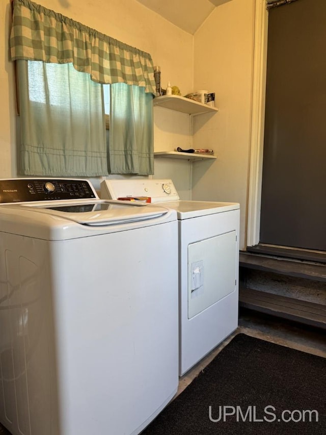 437 N Main St, Lanse, MI 49946 - laundry area featuring washer and clothes dryer